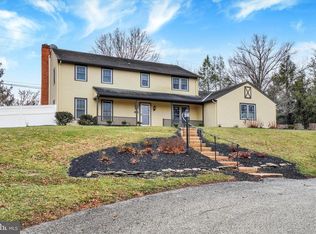 2172 Southbrook Dr, York, PA 17403