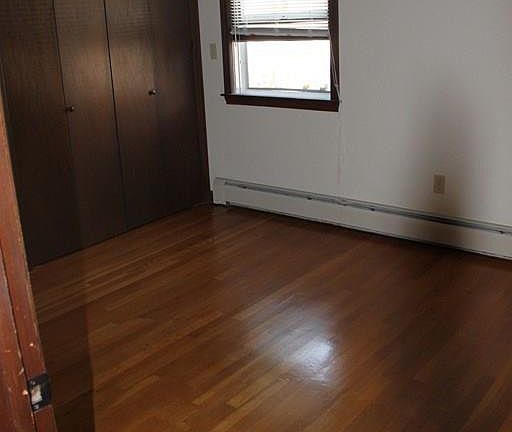 5th image of 14 Hammond Ct Unit B
