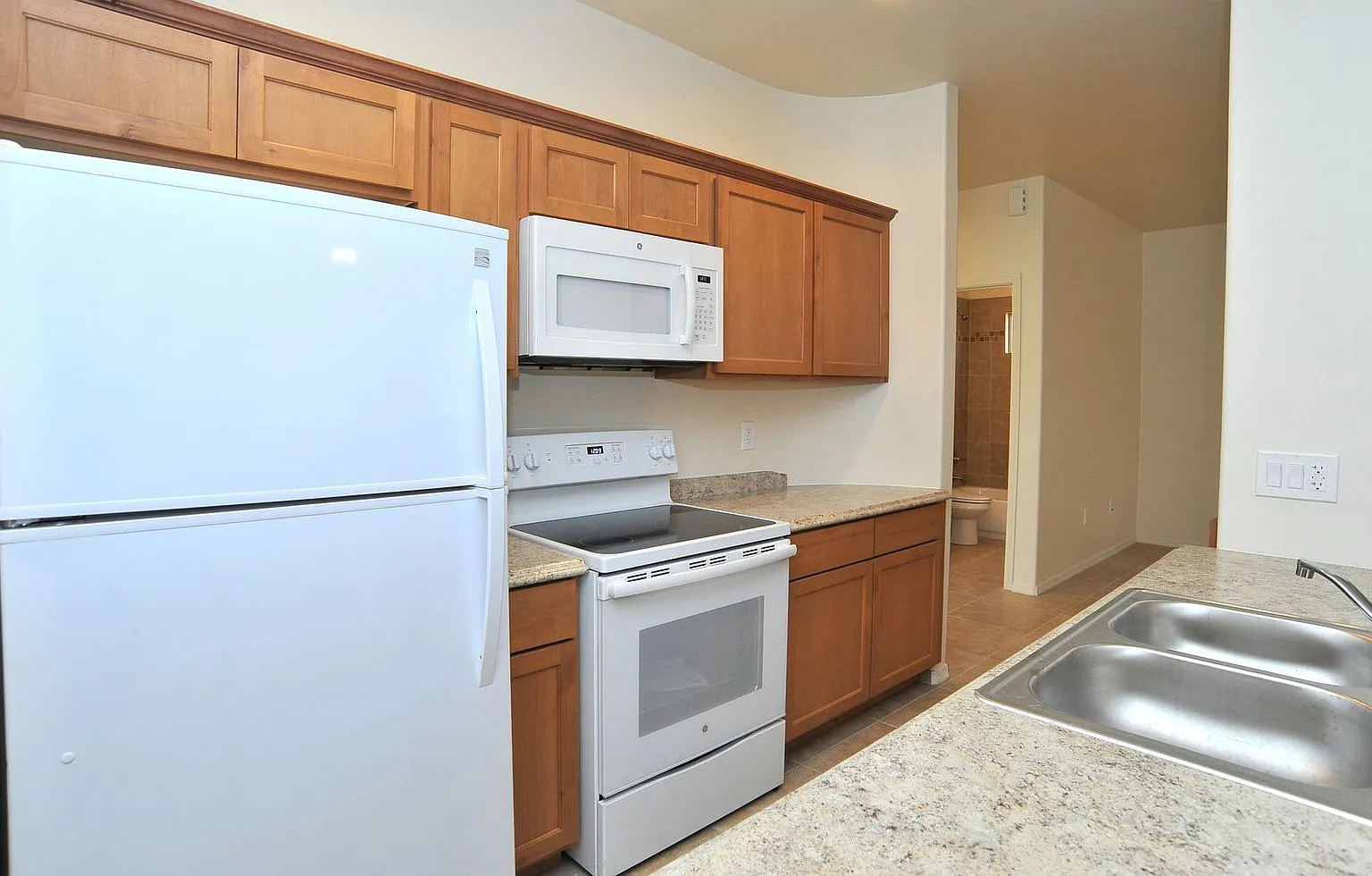 3 bed, 2.0 bath, 1304 sqft, $1,317 — Photo 3