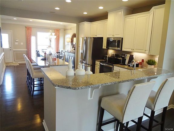 2nd image of 313308 Guilford Ln #8