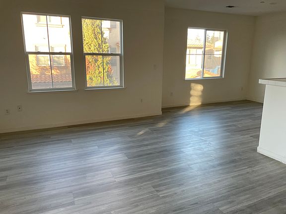 2nd image of 424 Presidio St