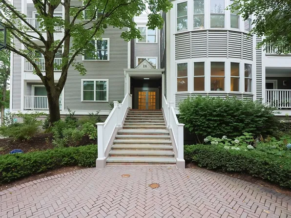 26 Holly Ln APT 3E, Brookline, MA 02467
