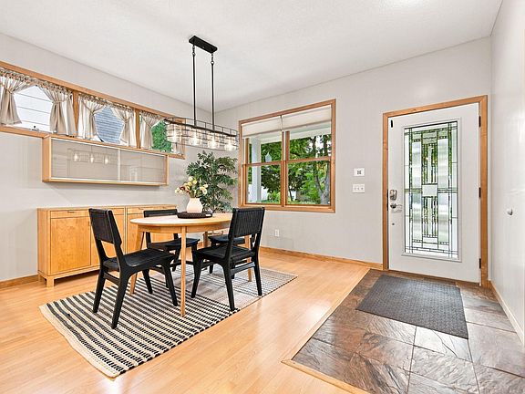 4th image of 4725 36th Ave S
