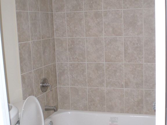 4th image of 613 Carver St