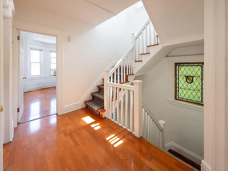 163 Jewett Ave — Photo 9