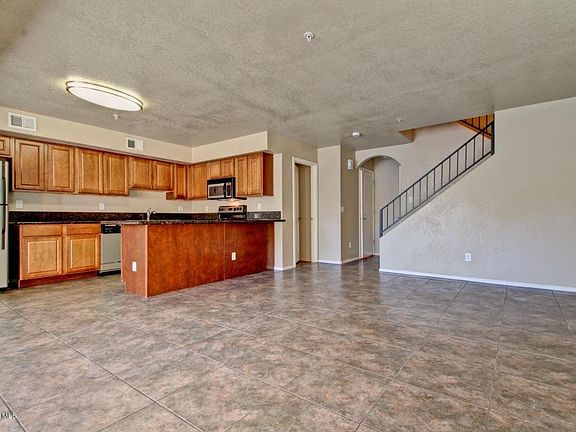 4th image of 550 W Maryland Ave Unit 107