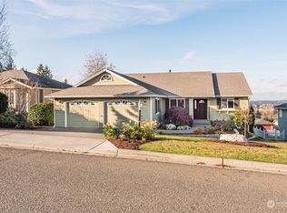190 Coral Dr, Sequim, WA 98382