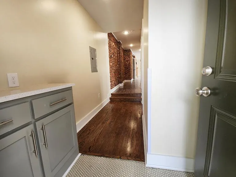 2529 E Admiral Pl #A — Photo 40