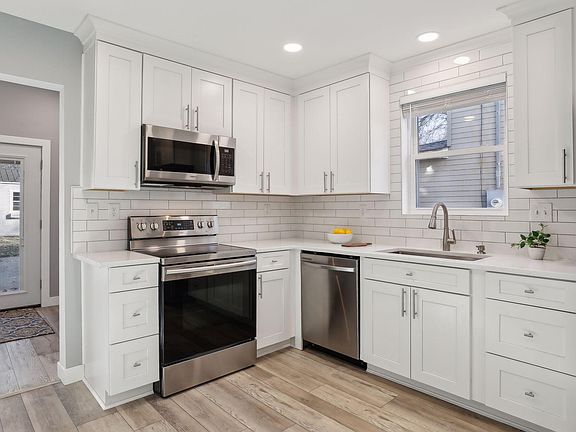 4th image of 453 Maryland Ave E