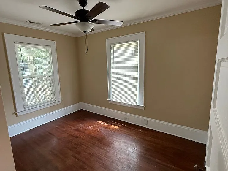1724 Hawthorne Ln — Photo 14