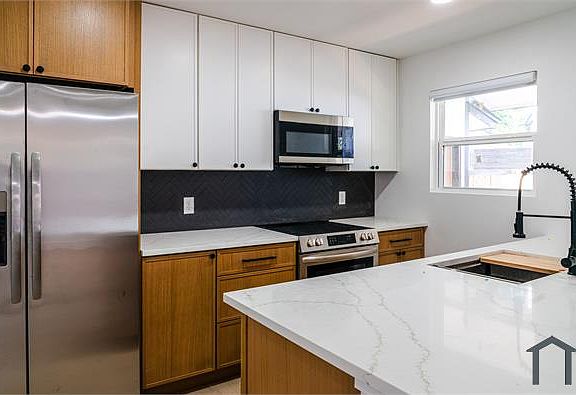 4th image of 1142 Mansell Ave #A
