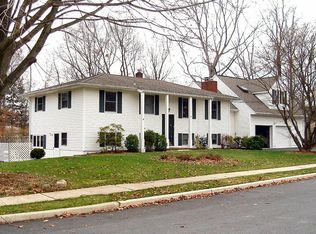 35 Overlook Dr, Oak Ridge, NJ 07438