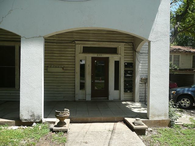 1st image of 827 W Hopkins St APT 3