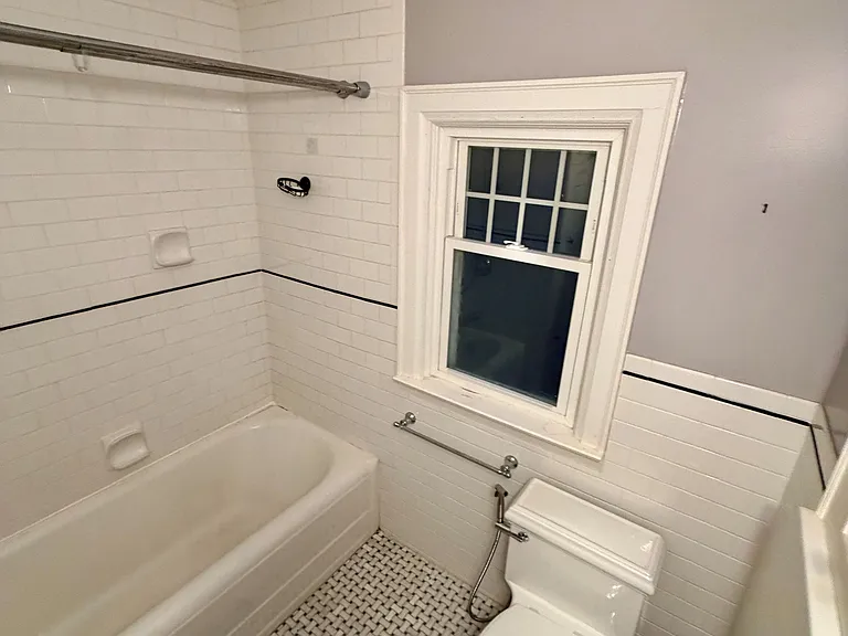 1001 Maitland St — Photo 36