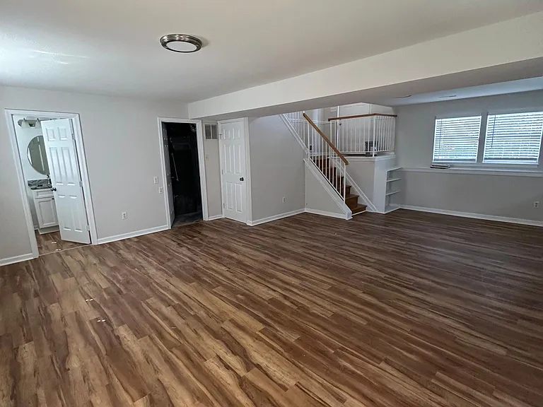 1915 Christiana Ct — Photo 23