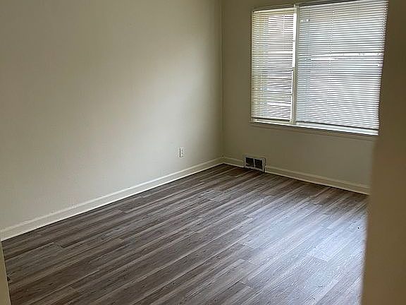 2nd image of 105 W Burleigh St