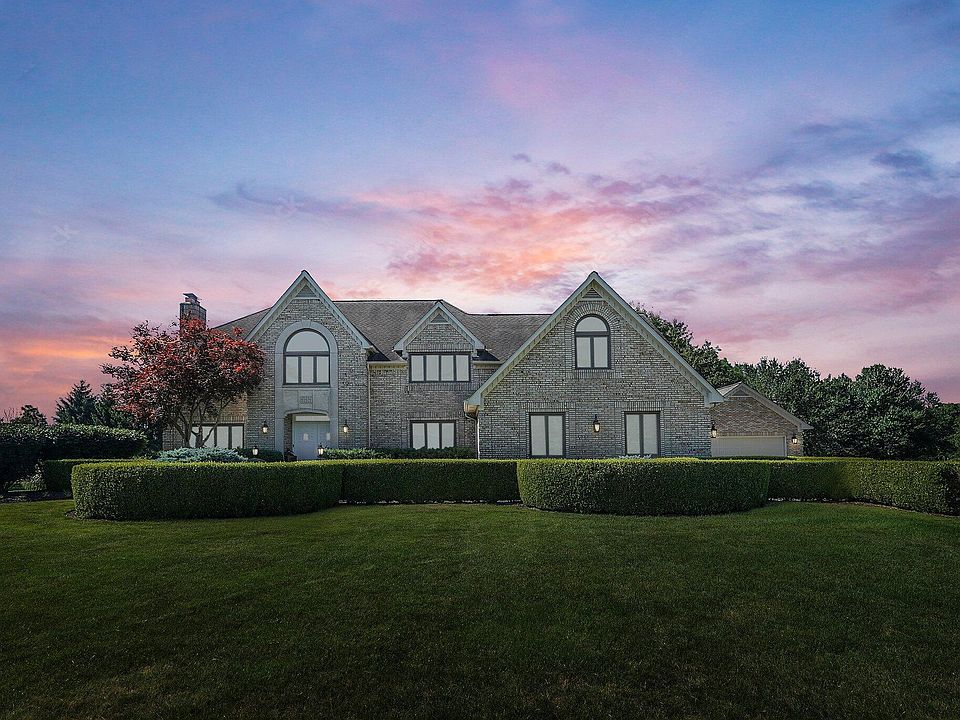1st image of 595 Retreat Ln N