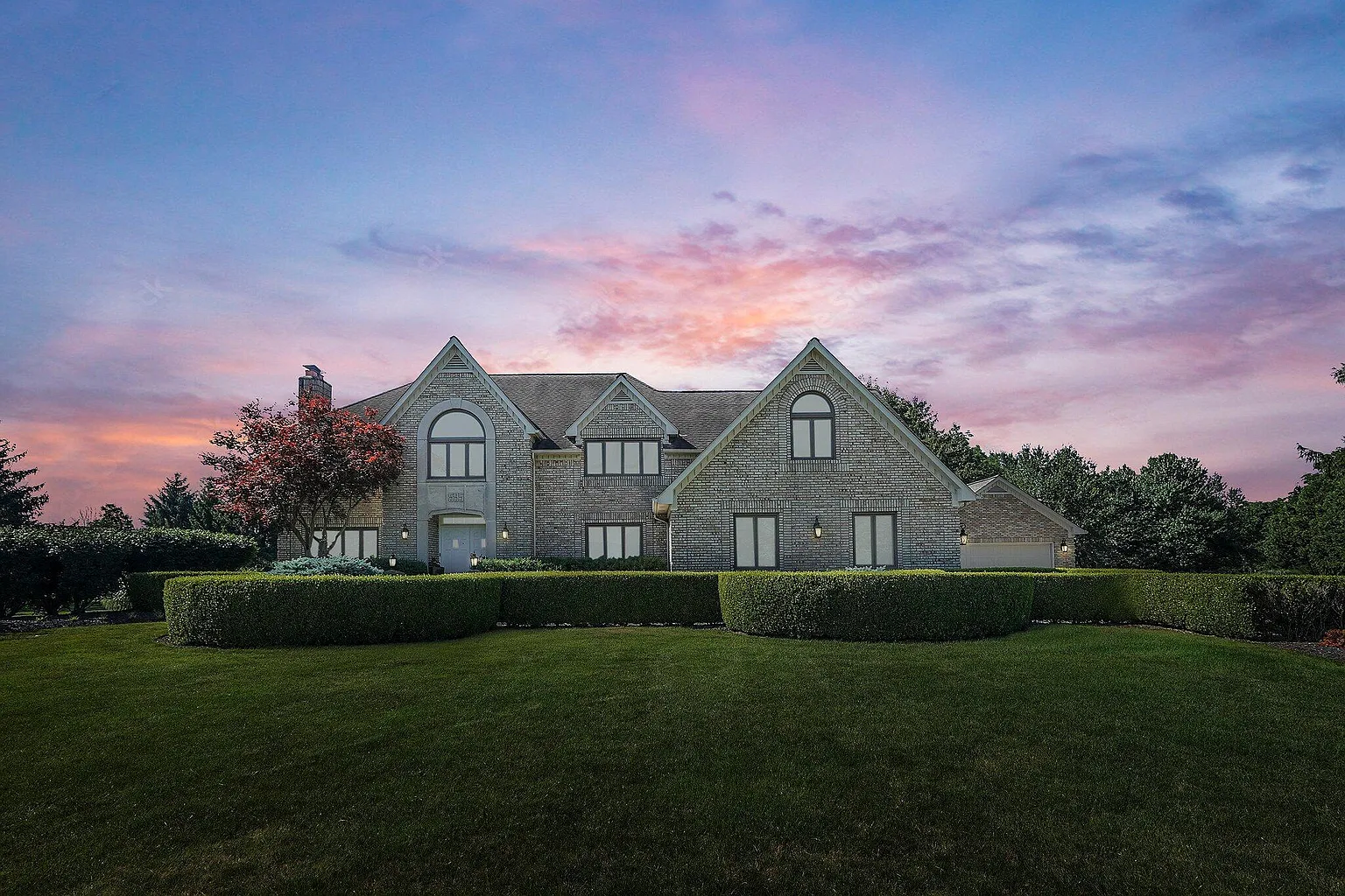 595 Retreat Ln N photo 1