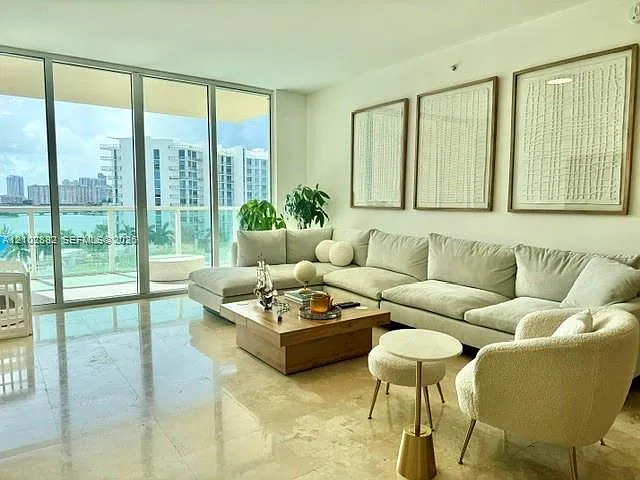 Aventura Marina Condo Num — Photo 3