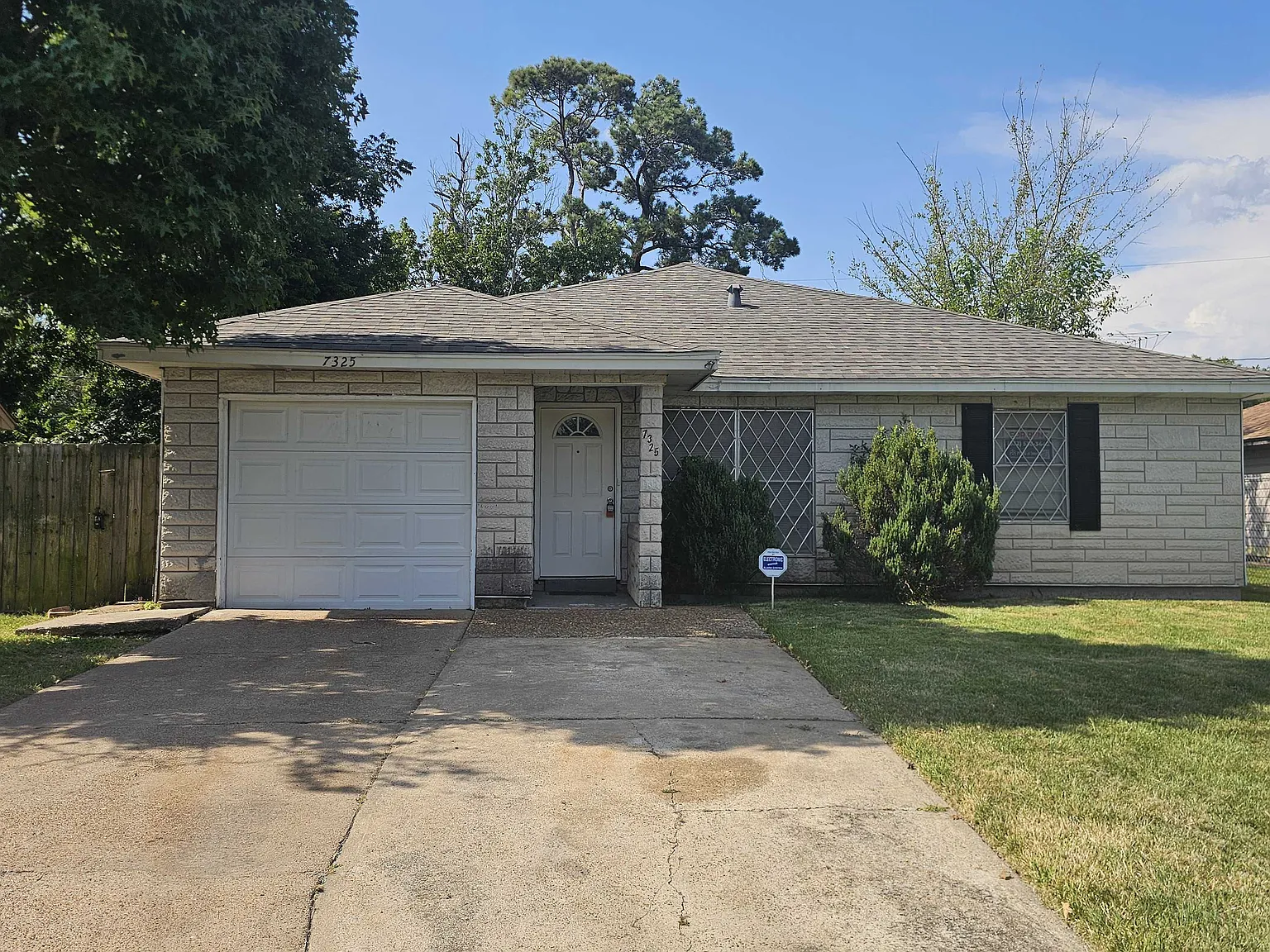 7325 Boggess Rd. Houtson TX 77016 — Photo 1