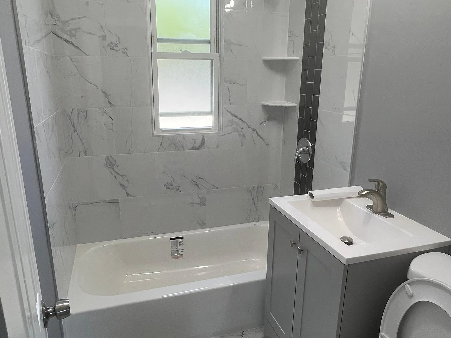 3 bed, 900 sqft, $3,400 — Photo 4