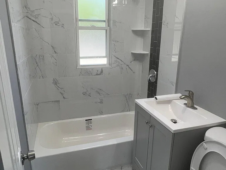 33 Obal Ave — Photo 2
