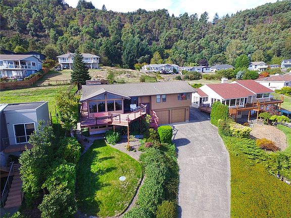 3rd image of 25785 Gold Beach Dr SW