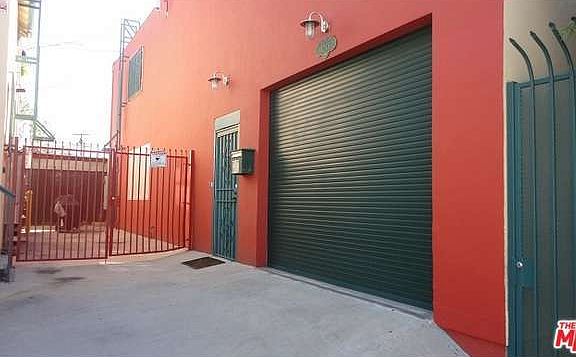 3rd image of 1276 N Van Ness Ave