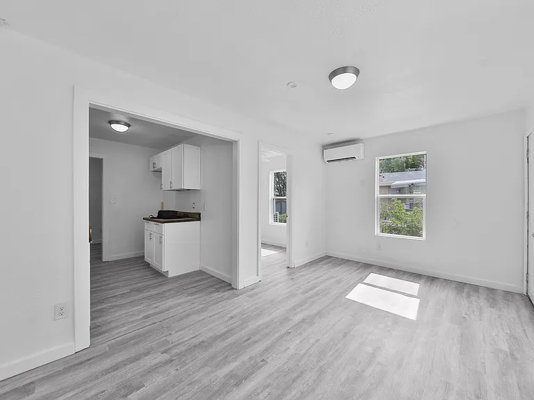 2721 Colima St — Photo 6