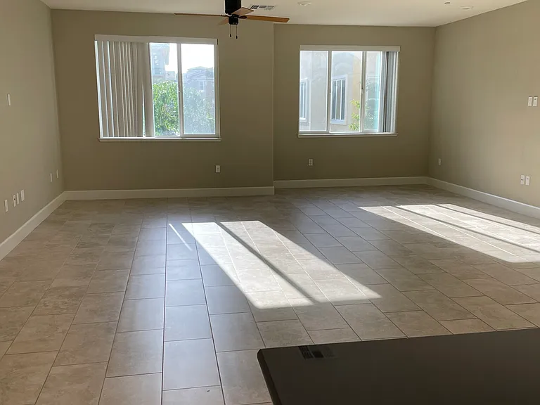 611 Avenue One — Photo 8