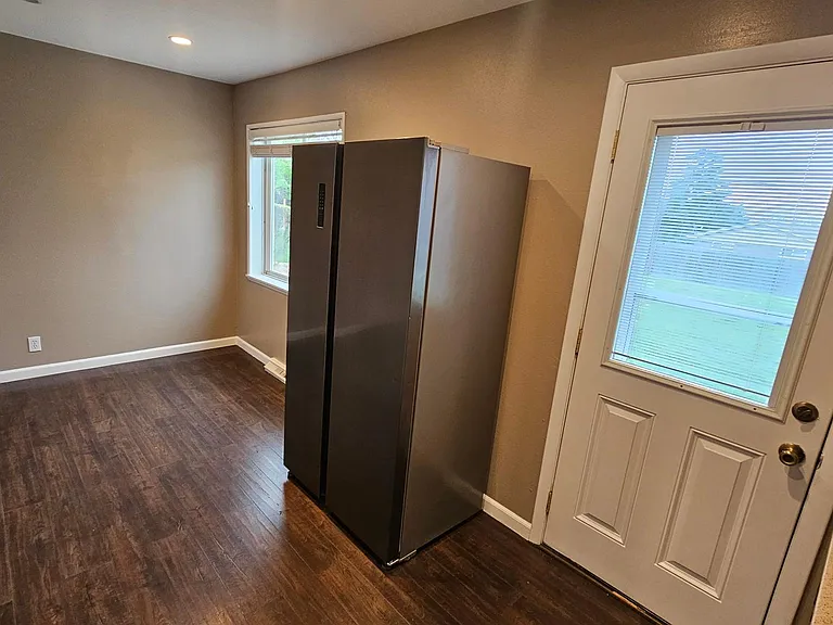 Kitchen - Eat in Area