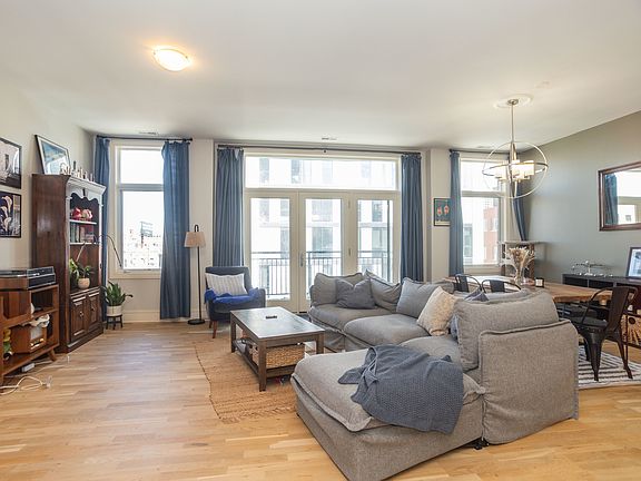 5th image of 711 W Grand Ave #402