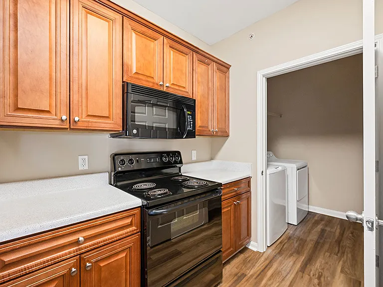 Houston Lake Apartments — Photo 20