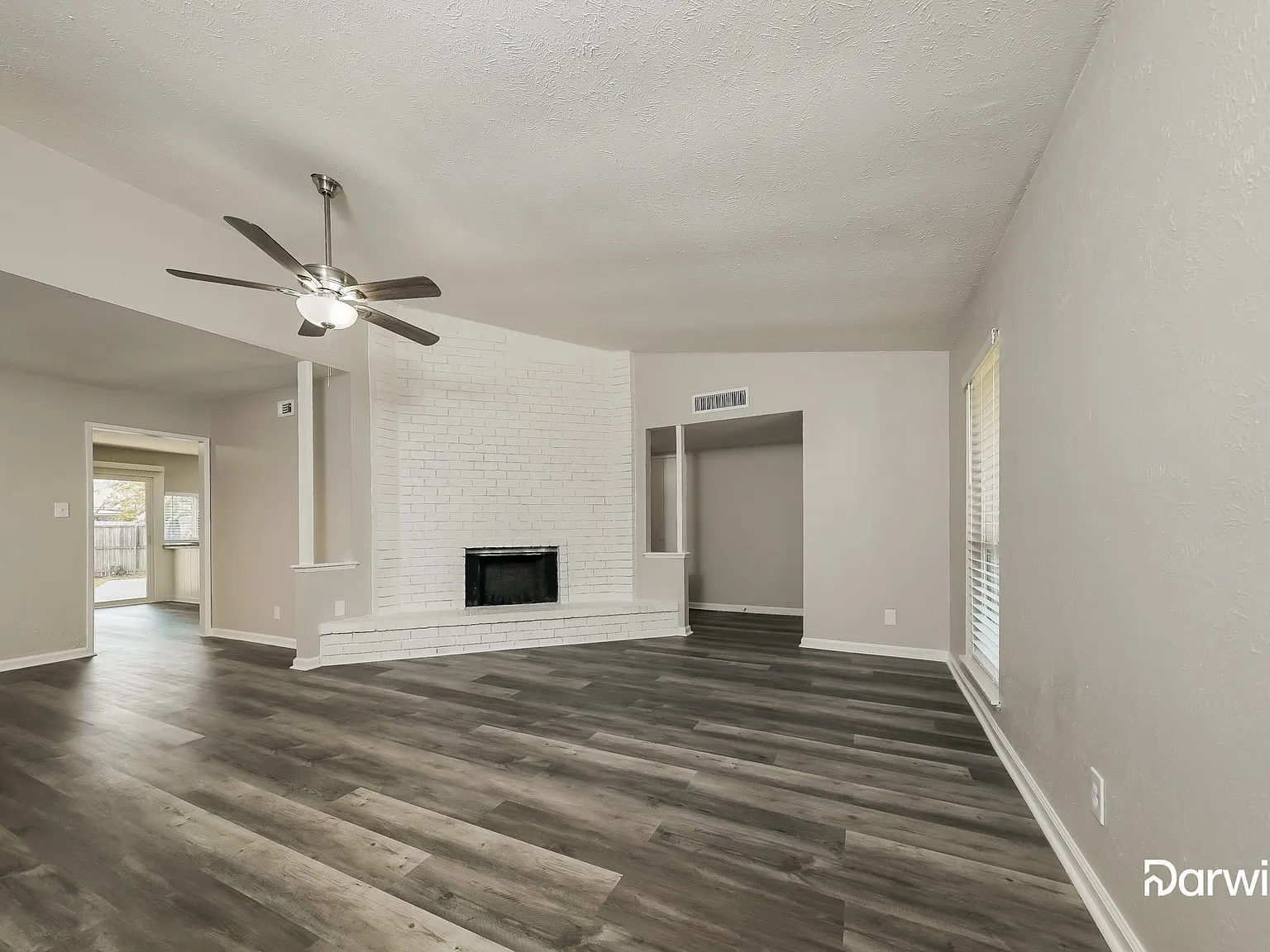 3 bed, 2.0 bath, 1711 sqft, $2,295 — Photo 4