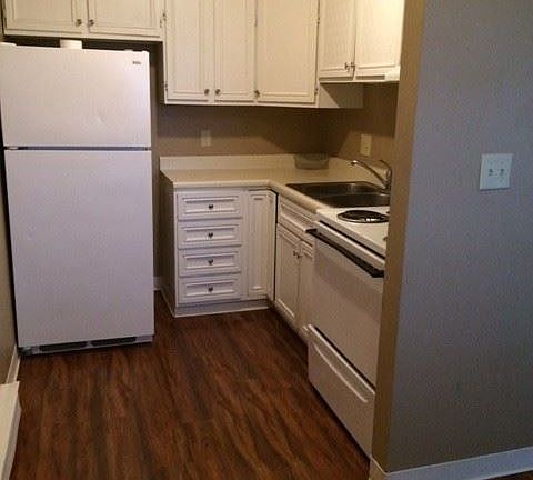 2nd image of 1419 E Market St APT C