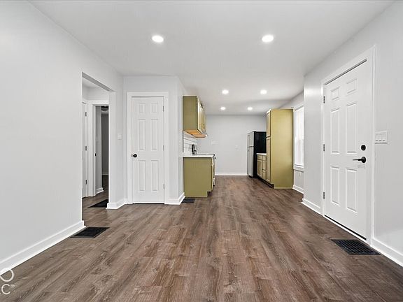 5th image of 5301 E Sutton St
