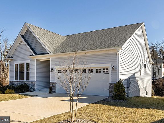 2nd image of 140 Amberfield Ct