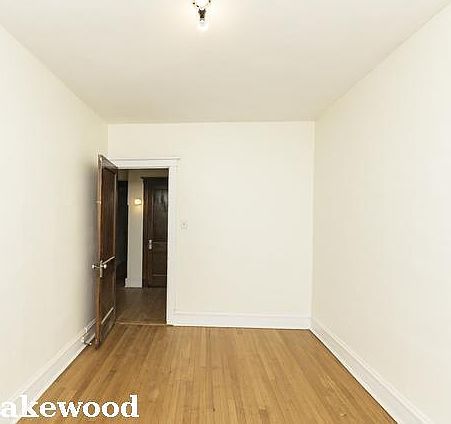 3rd image of 3420 N Lakewood Ave #1125