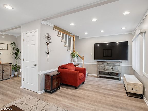 4th image of 3620 N Odell Ave