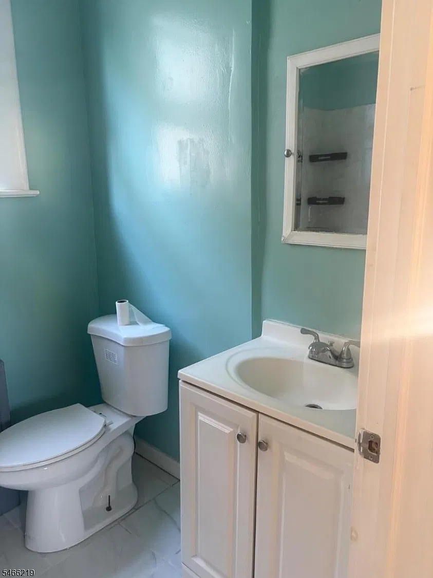 3 bed, 1.0 bath, $2,750 — Photo 3
