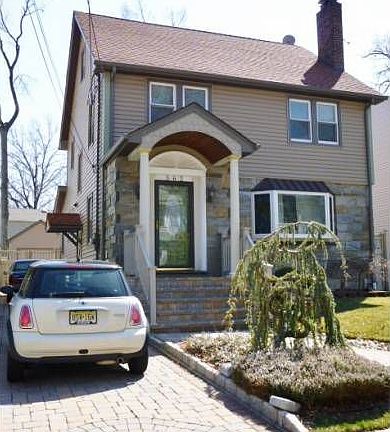 Left side w/driveway