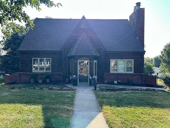 2nd image of 204 4th St
