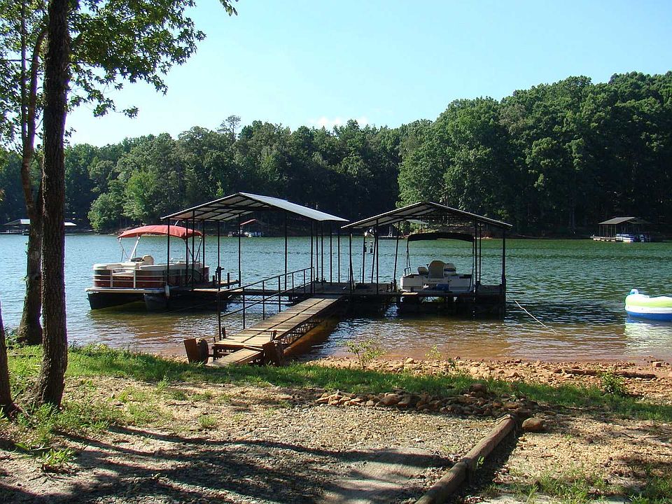 1st image of 760 Bulldog Cir