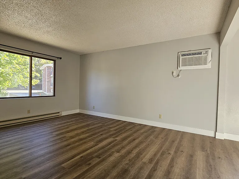 2955 Wildwood Dr #3 — Photo 2