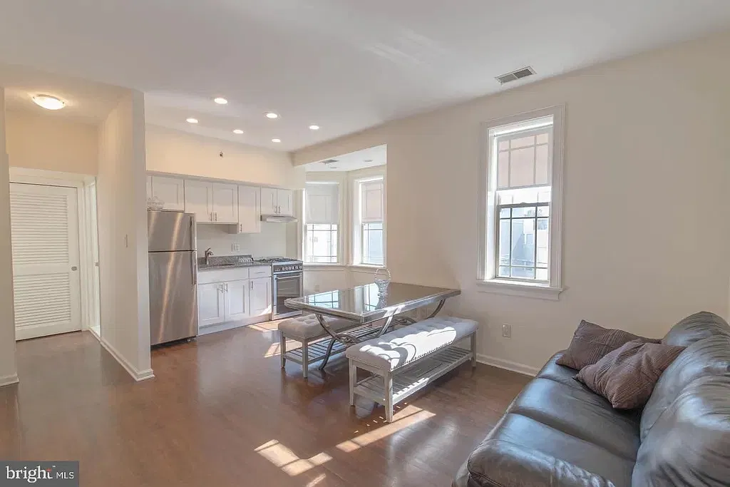 2 bed, 950 sqft, $1,800 — Photo 2