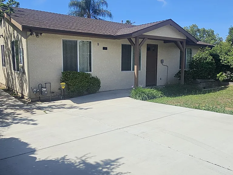 1641 Porter St — Photo 1