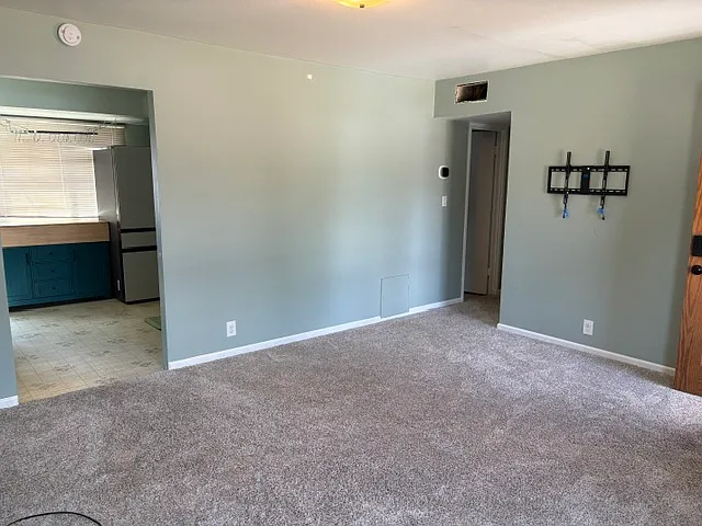 1534 Cody Ave — Photo 2