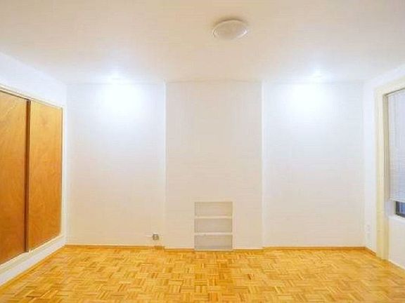 4th image of 650 10th Ave APT 2R