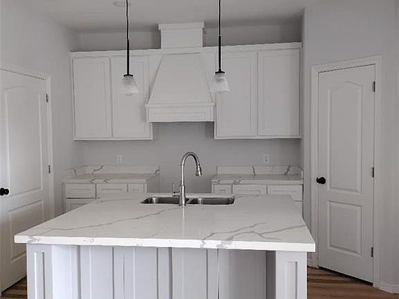 3rd image of 1001 W Johnson St
