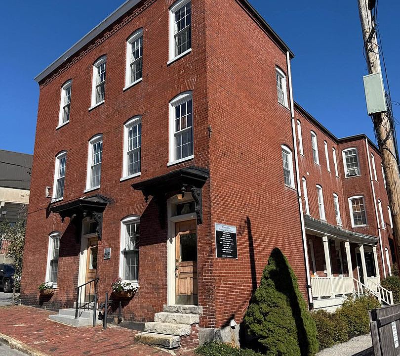 1st image of 19 South St Ste 13